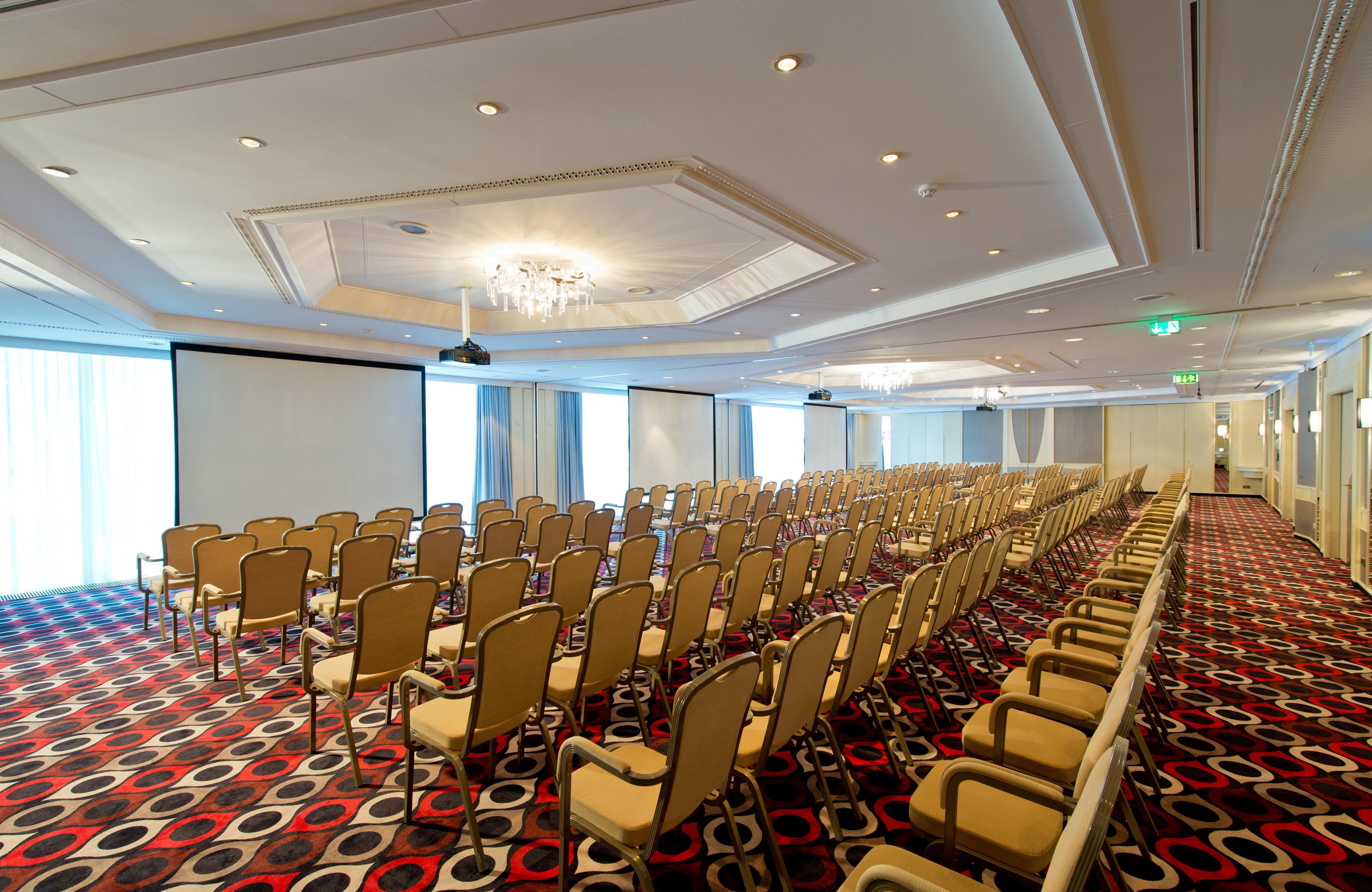 Hotel Leonardo Arabellapark 4*